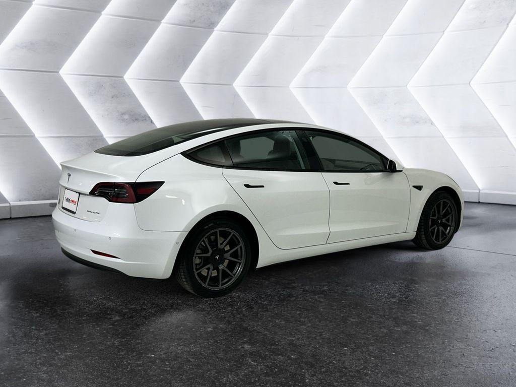 Used 2022  Tesla Long Range image 4