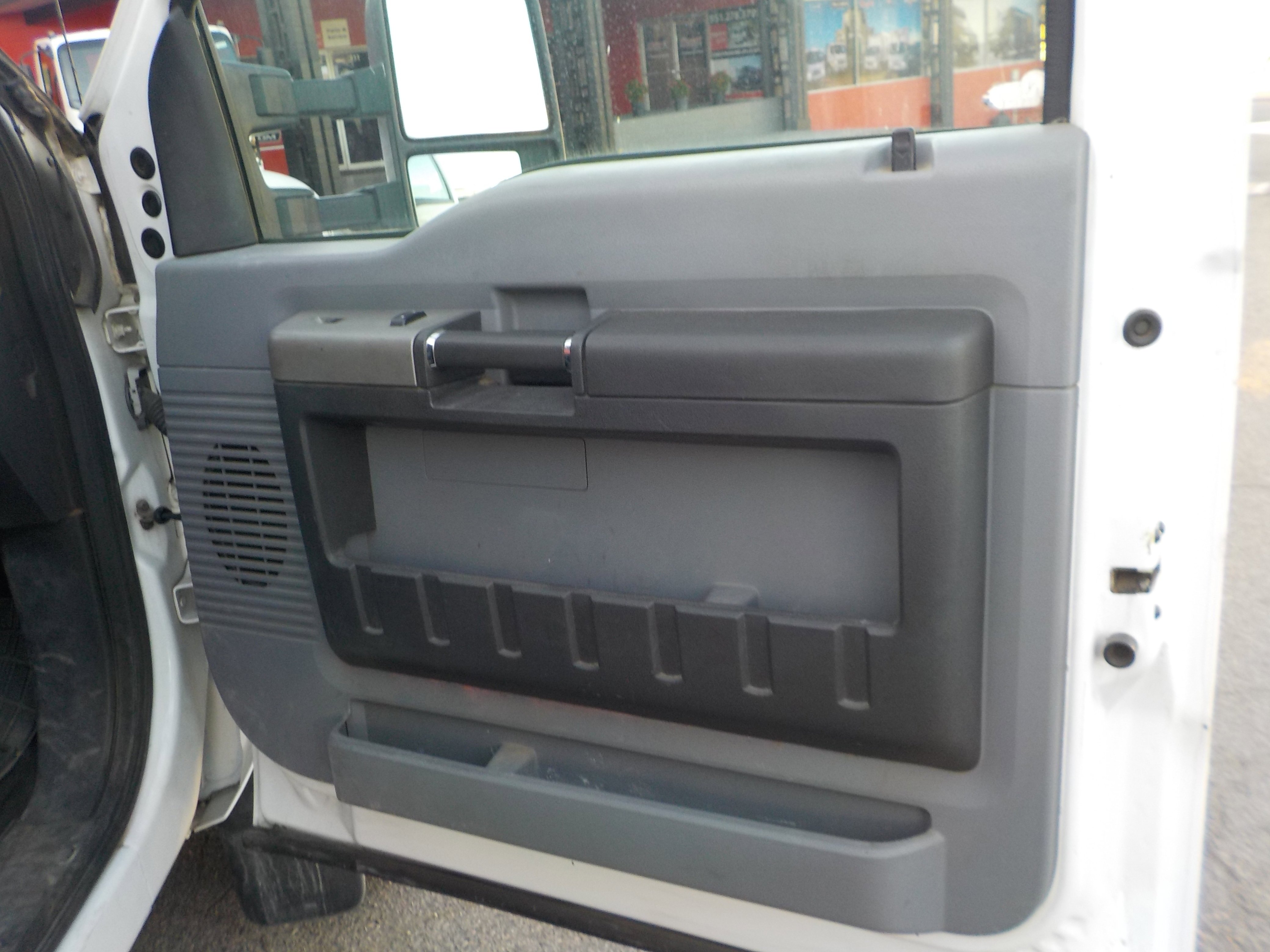 2016 Ford F-550 - Photo 15