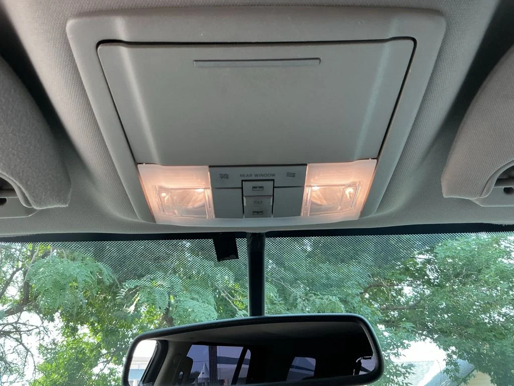 Used 2007 Gray Lincoln Base image 28