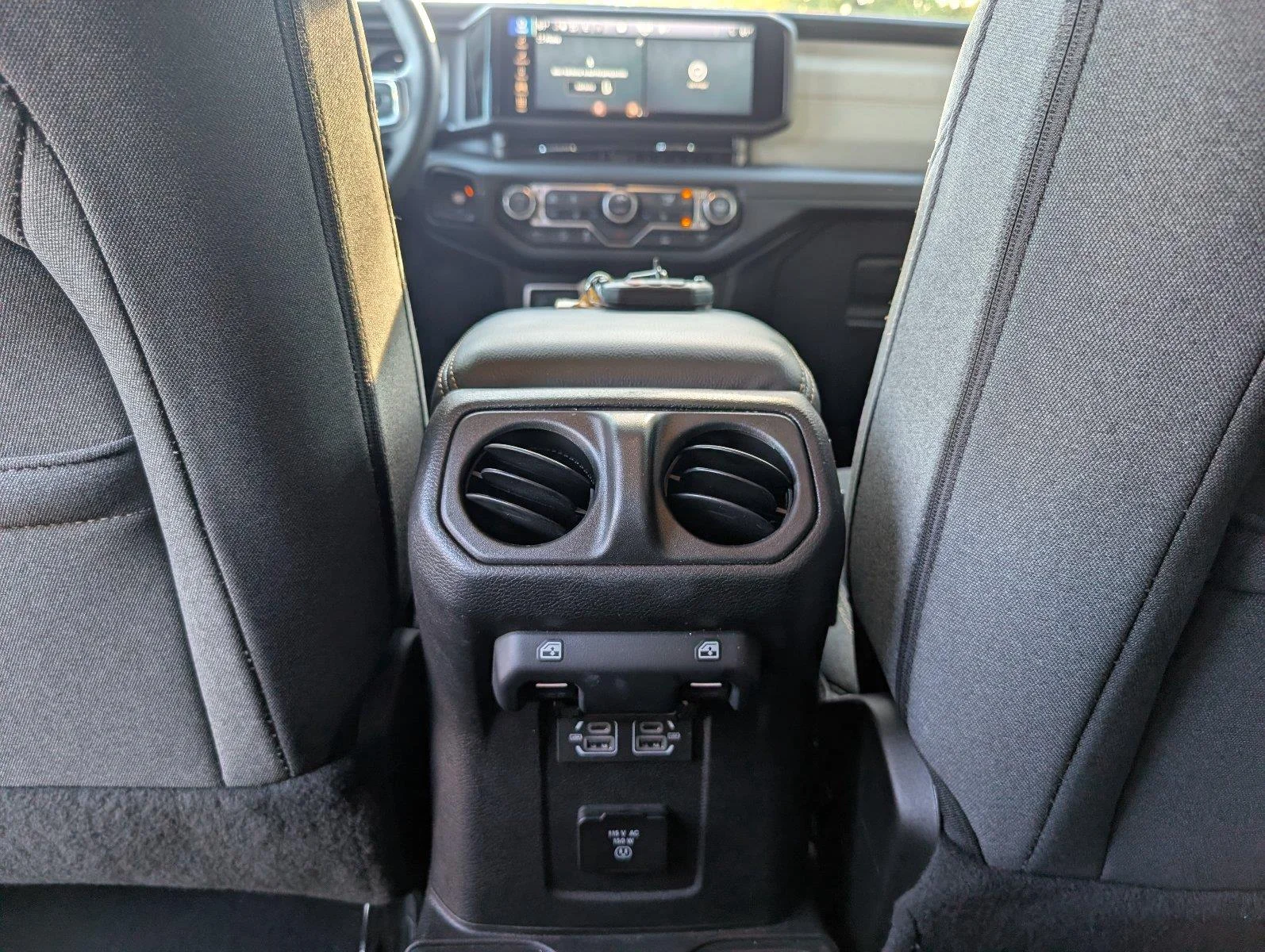 Used 2026 Anvil Clearcoat Jeep Sahara image 34