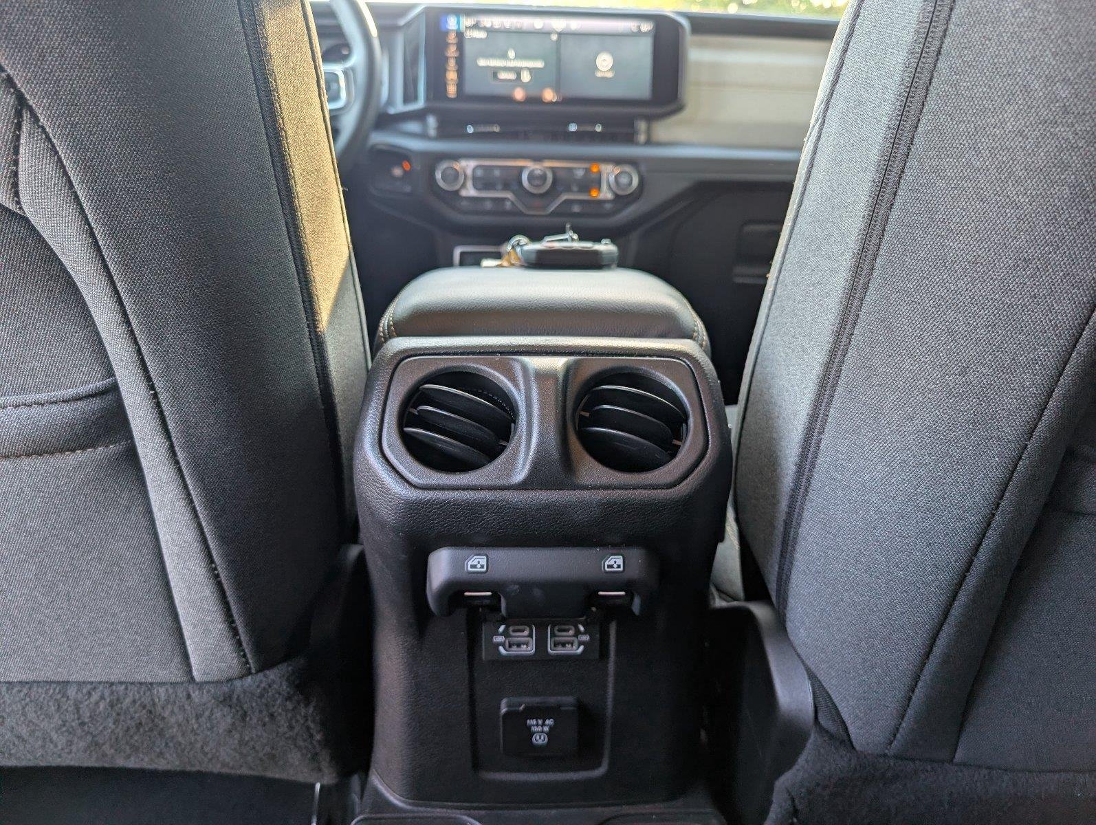 Used 2026 Anvil Clearcoat Jeep Sahara image 34