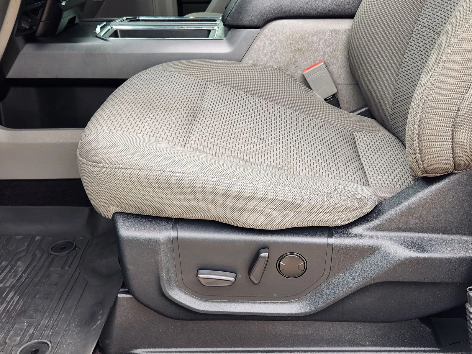 Used 2020 White Ford XLT image 24
