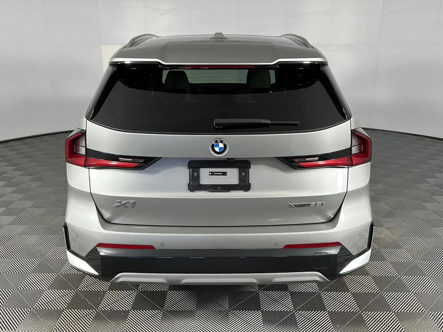 Used 2025 Space Silver Metallic BMW xDrive28i image 9
