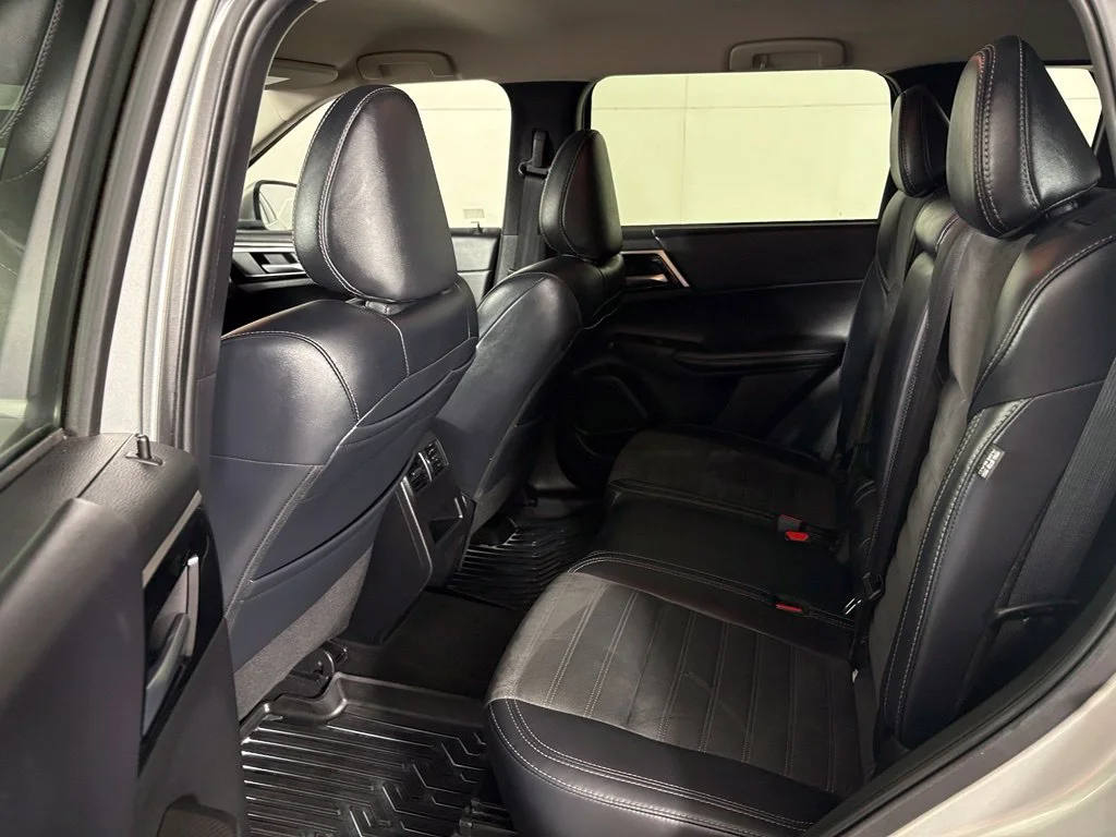Used 2024 Silver Mitsubishi  image 33