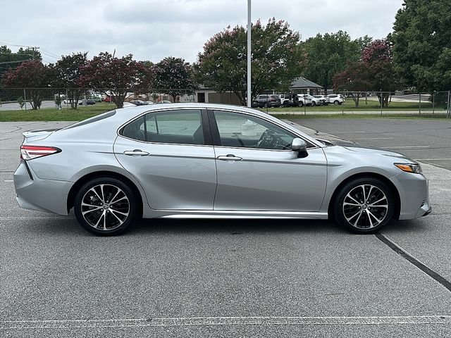 Used 2020 Silver Toyota SE image 9