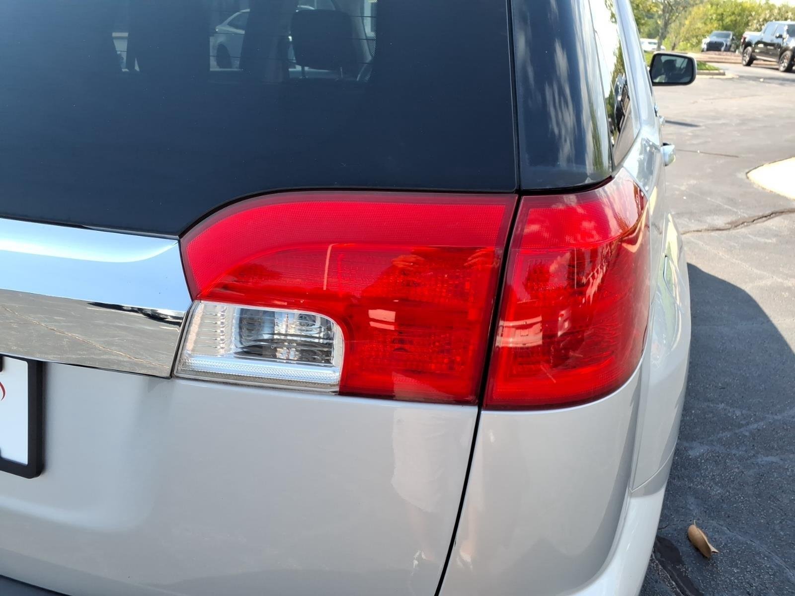 Used 2017 Quicksilver Metallic GMC SLE image 17