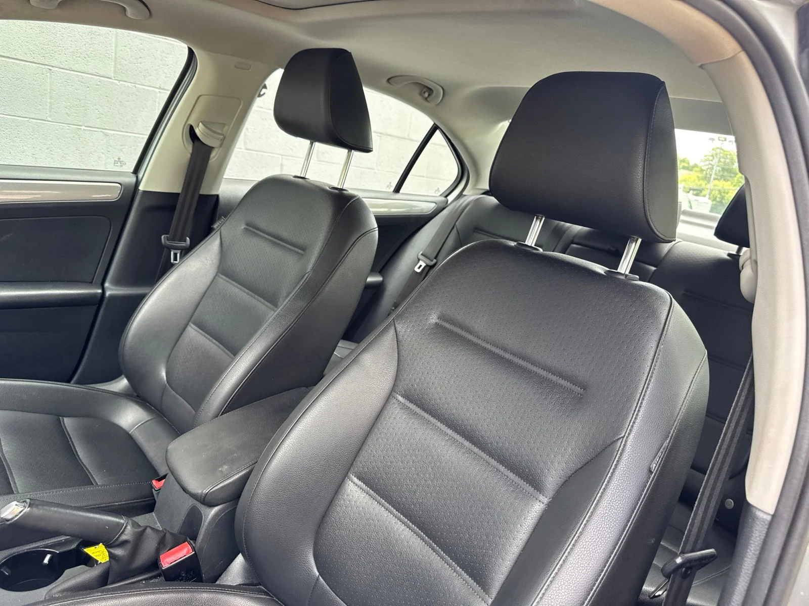 Used 2015  Volkswagen 1.8T SE image 6