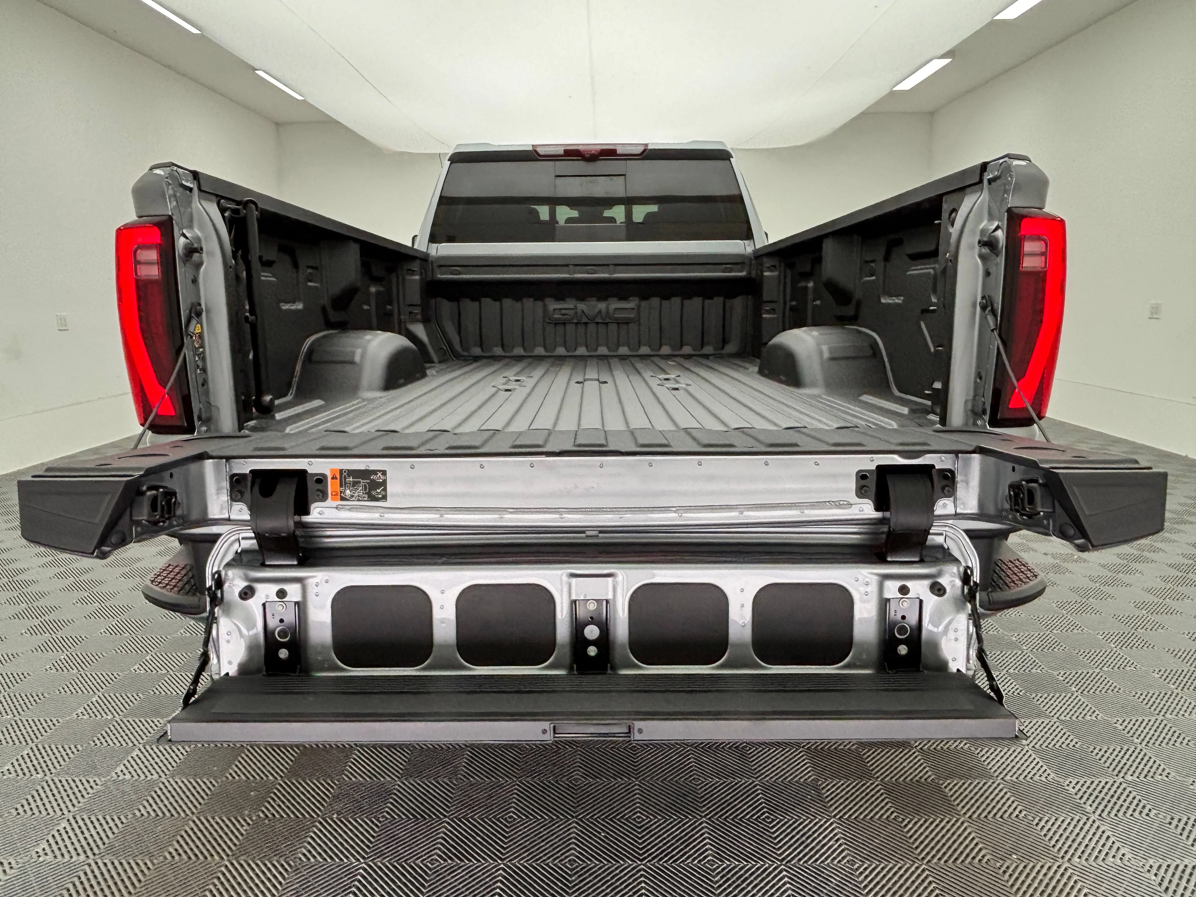 2026 GMC Sierra 3500HD Denali - Photo 12
