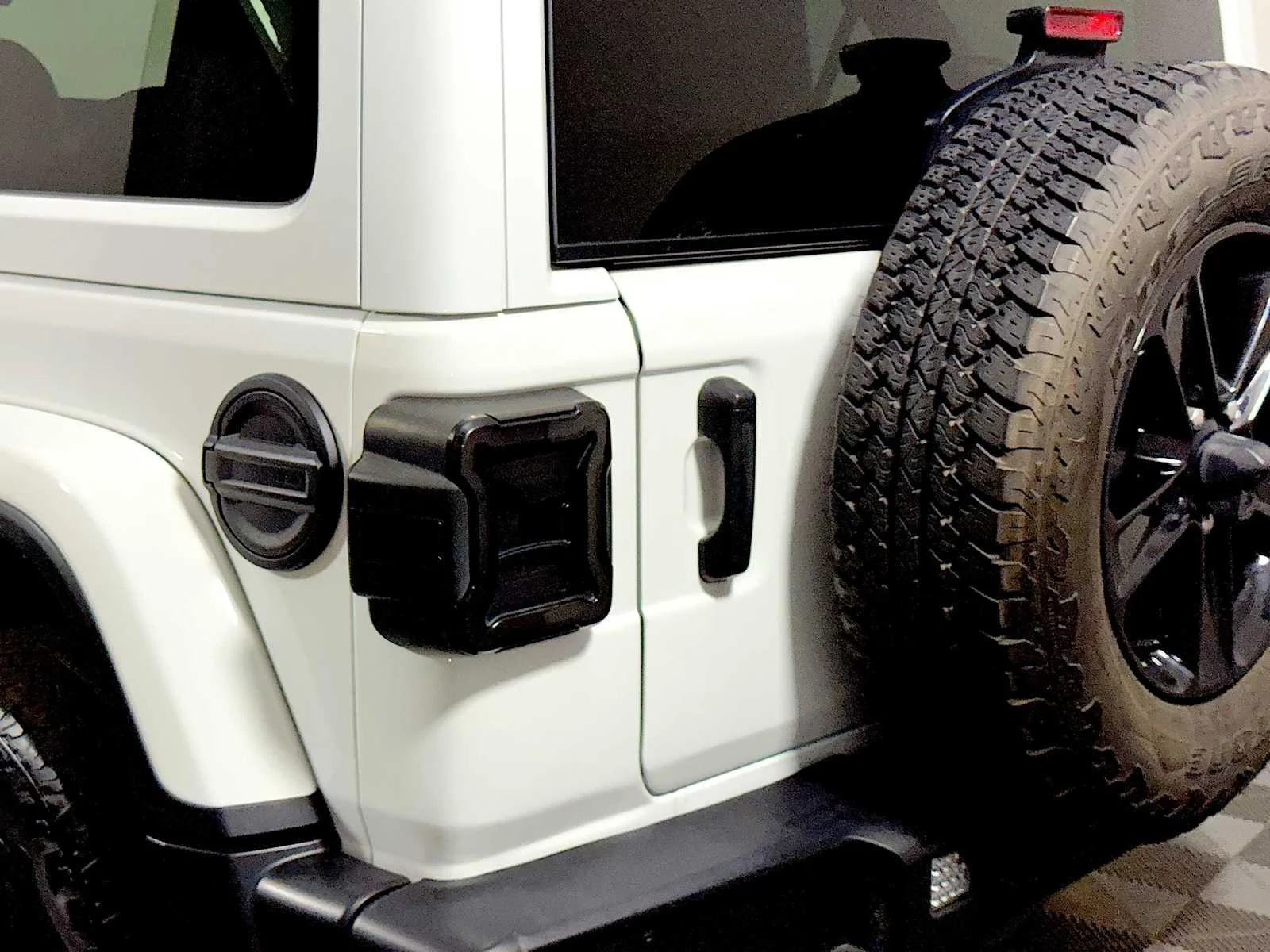 Used 2021 Bright White Clearcoat Jeep Unlimited Sahara Altitude image 26