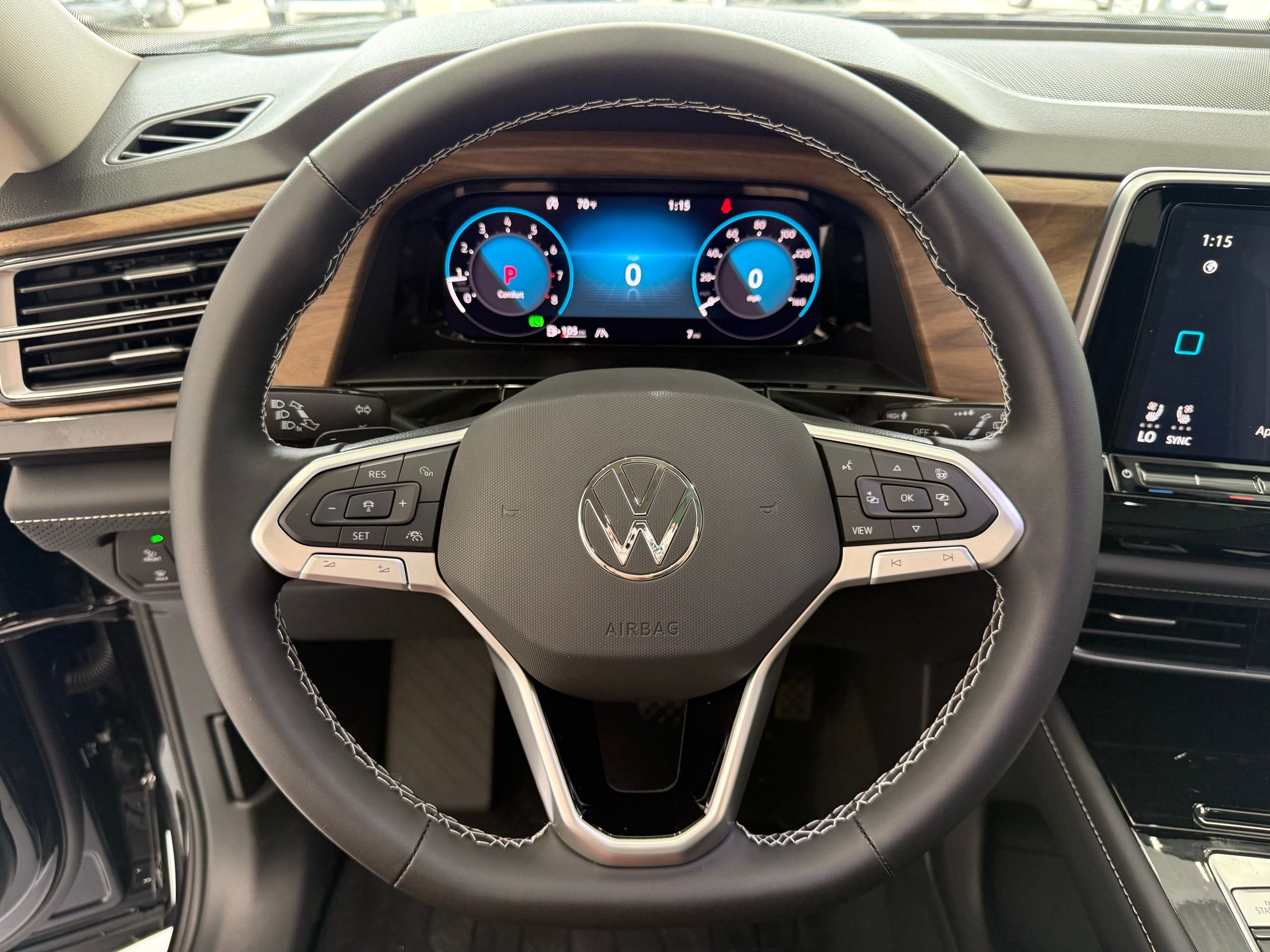2025 Volkswagen Atlas SE w/Tech - Photo 13