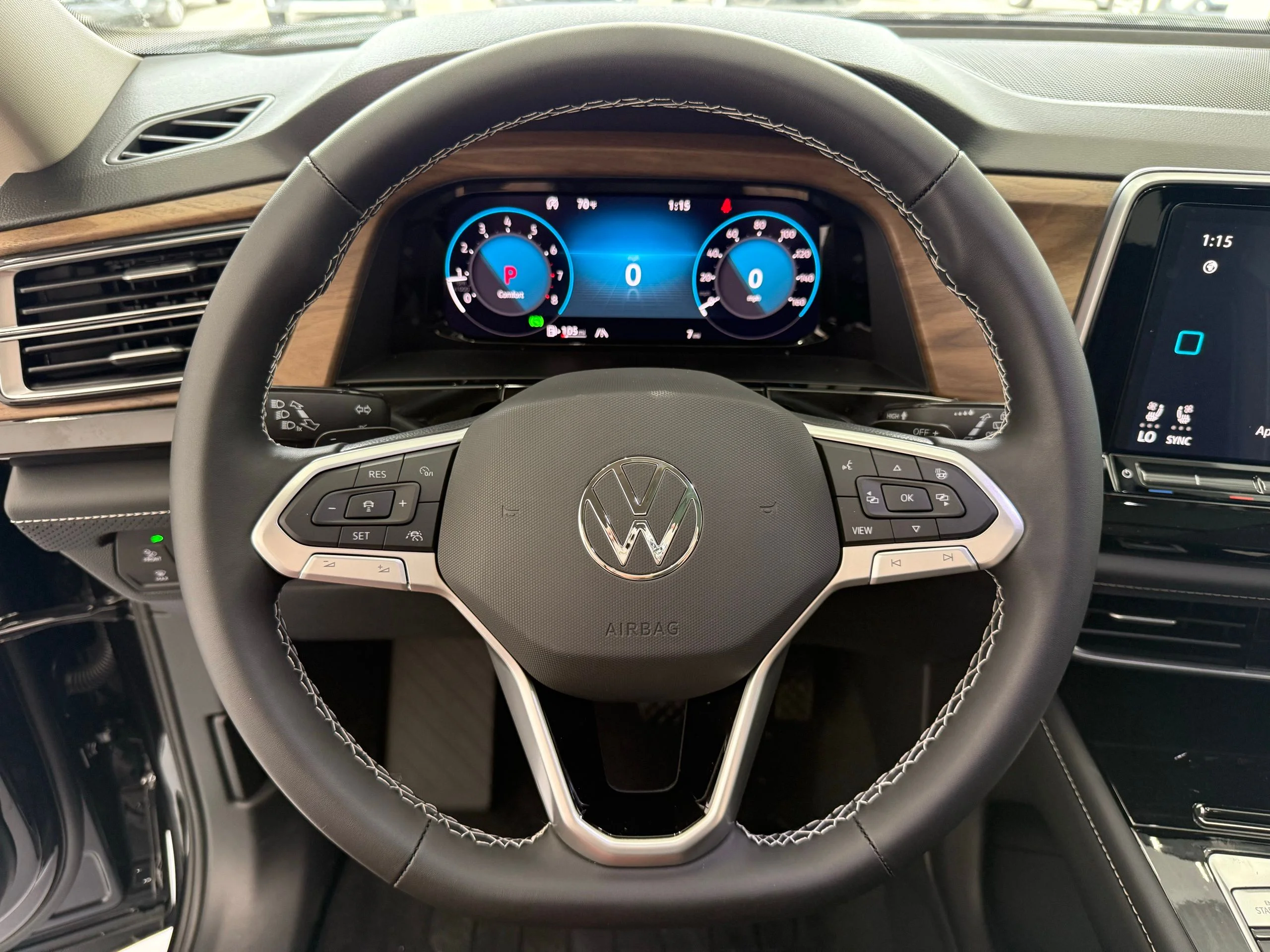 2025 Volkswagen Atlas SE w/Tech - Photo 14