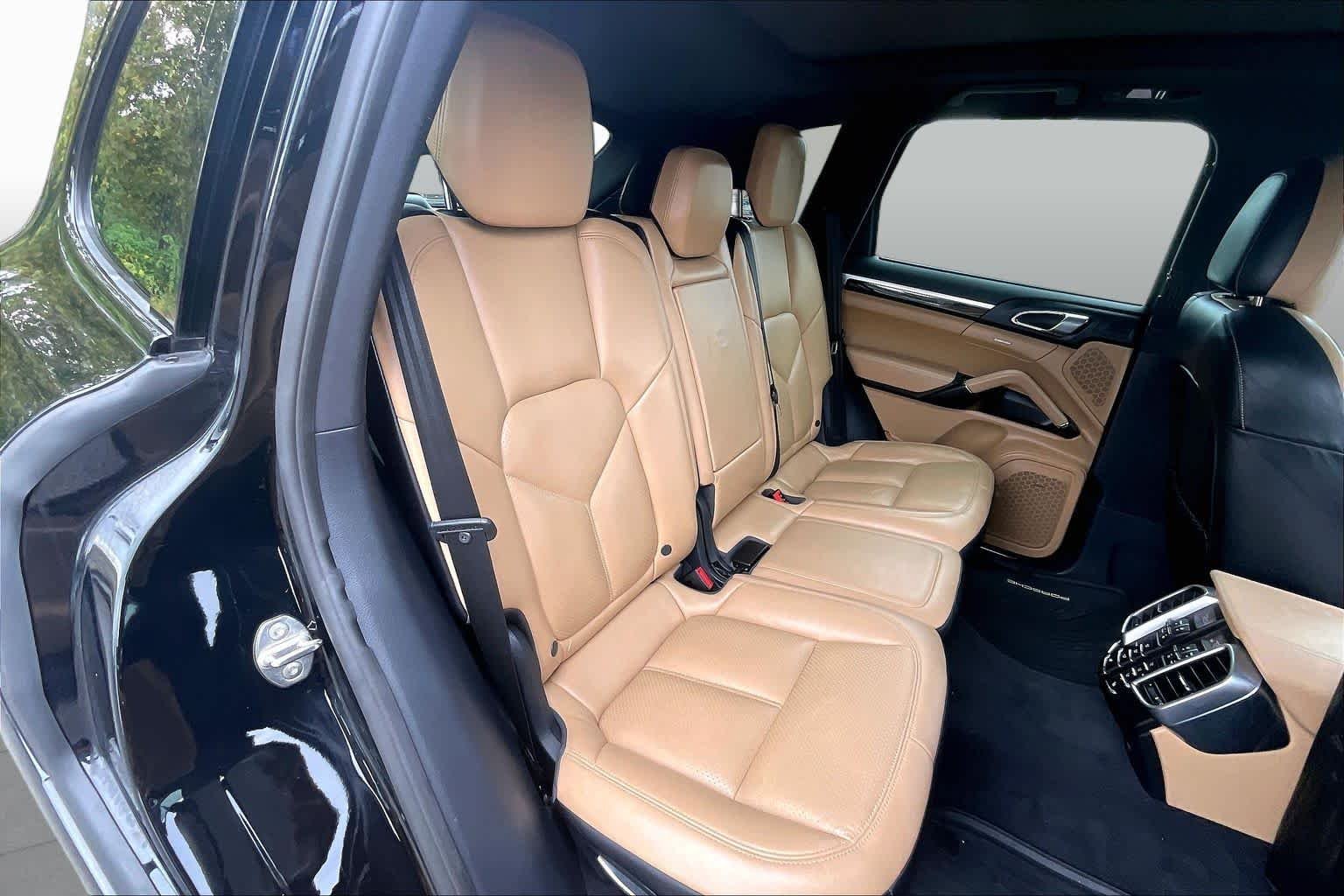 Used 2018 Black Porsche  image 18