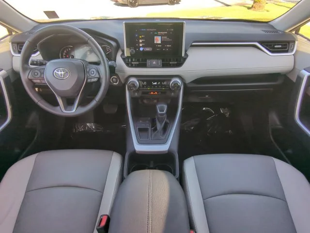 Certified Used 2023  Toyota XLE Premium image 17