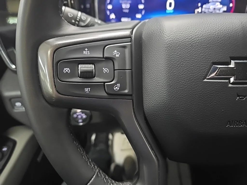 Used 2025 Gray Chevrolet ZR2 image 22