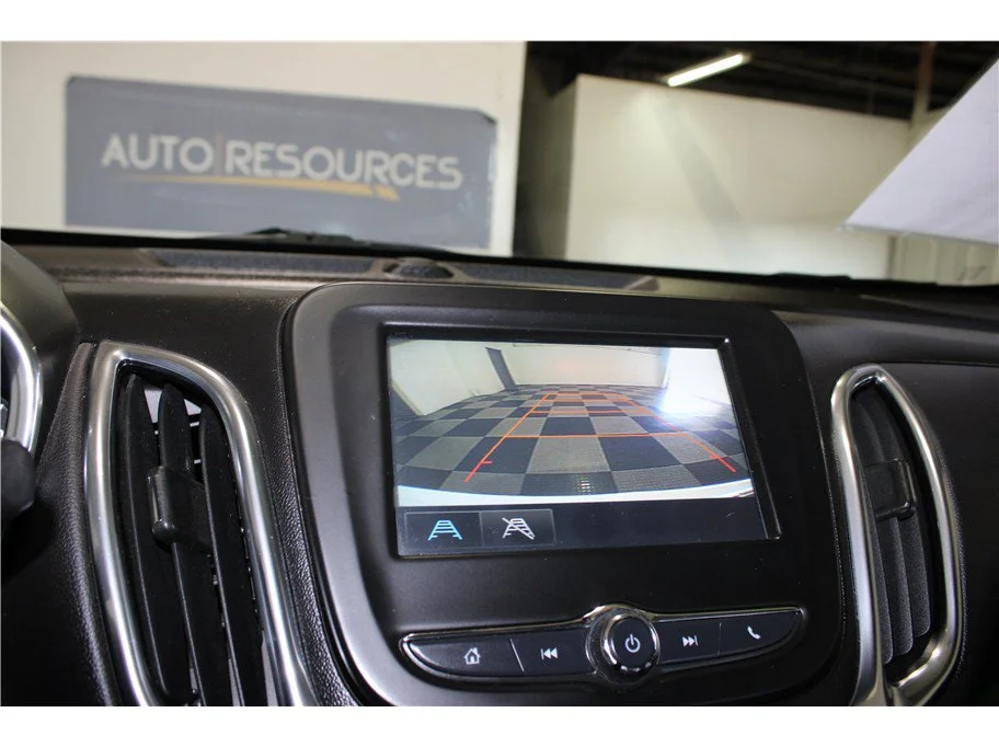 Used 2018 Summit White Chevrolet LT image 30