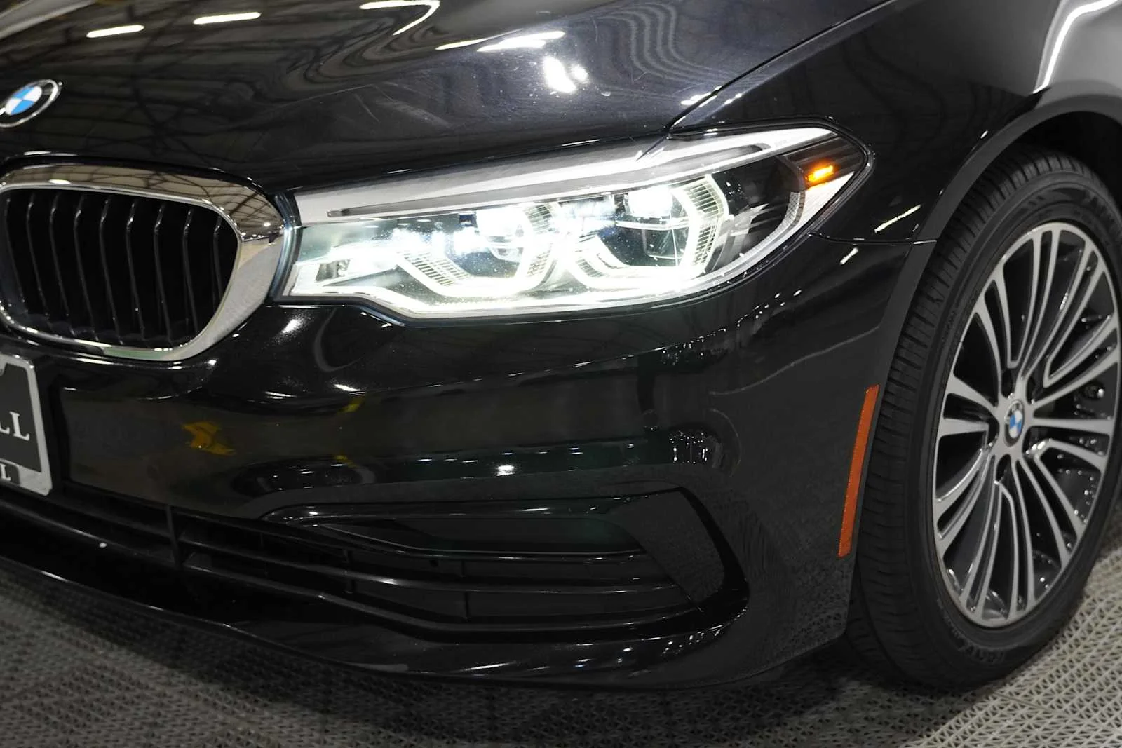 Used 2019 Black Sapphire Metallic BMW 530i image 7
