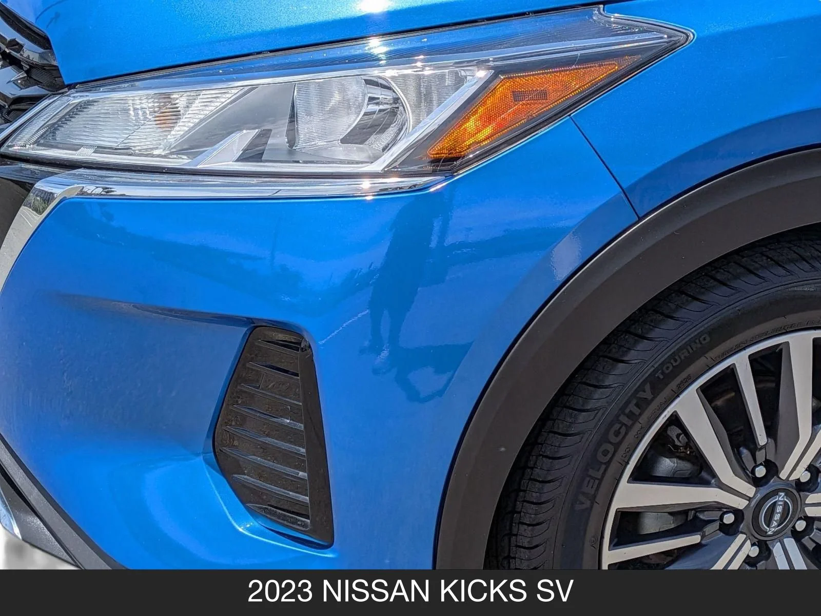 Used 2023 Electric Blue Metallic/Super Black Nissan SV image 10