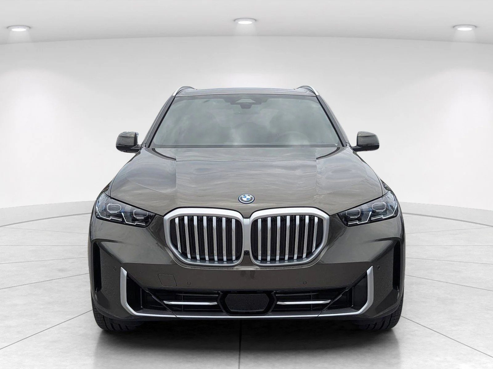 New 2026 Manhattan Green Metallic BMW xDrive50e image 3