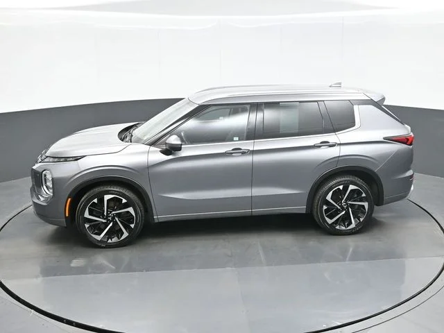 Used 2022  Mitsubishi SEL image 12