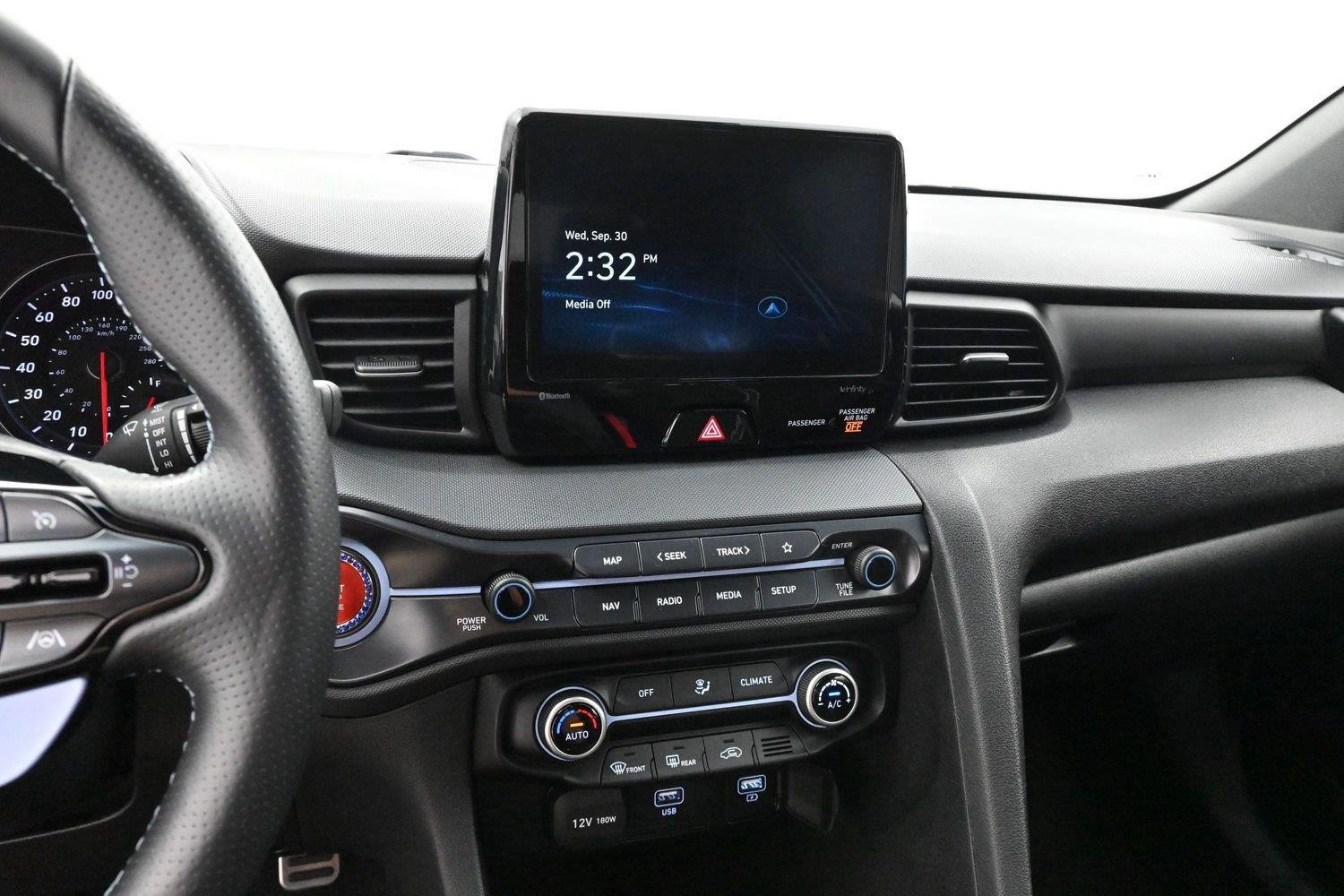 Used 2022 Lunar White Hyundai Base image 19