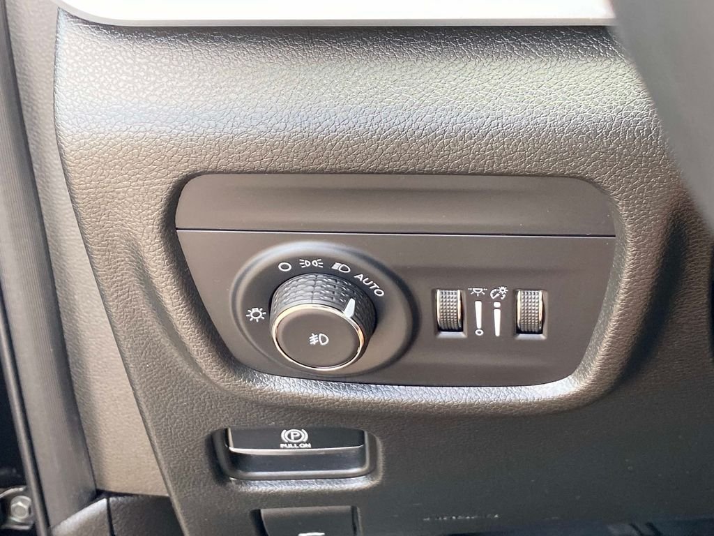 Used 2023 Black Jeep Limited image 21