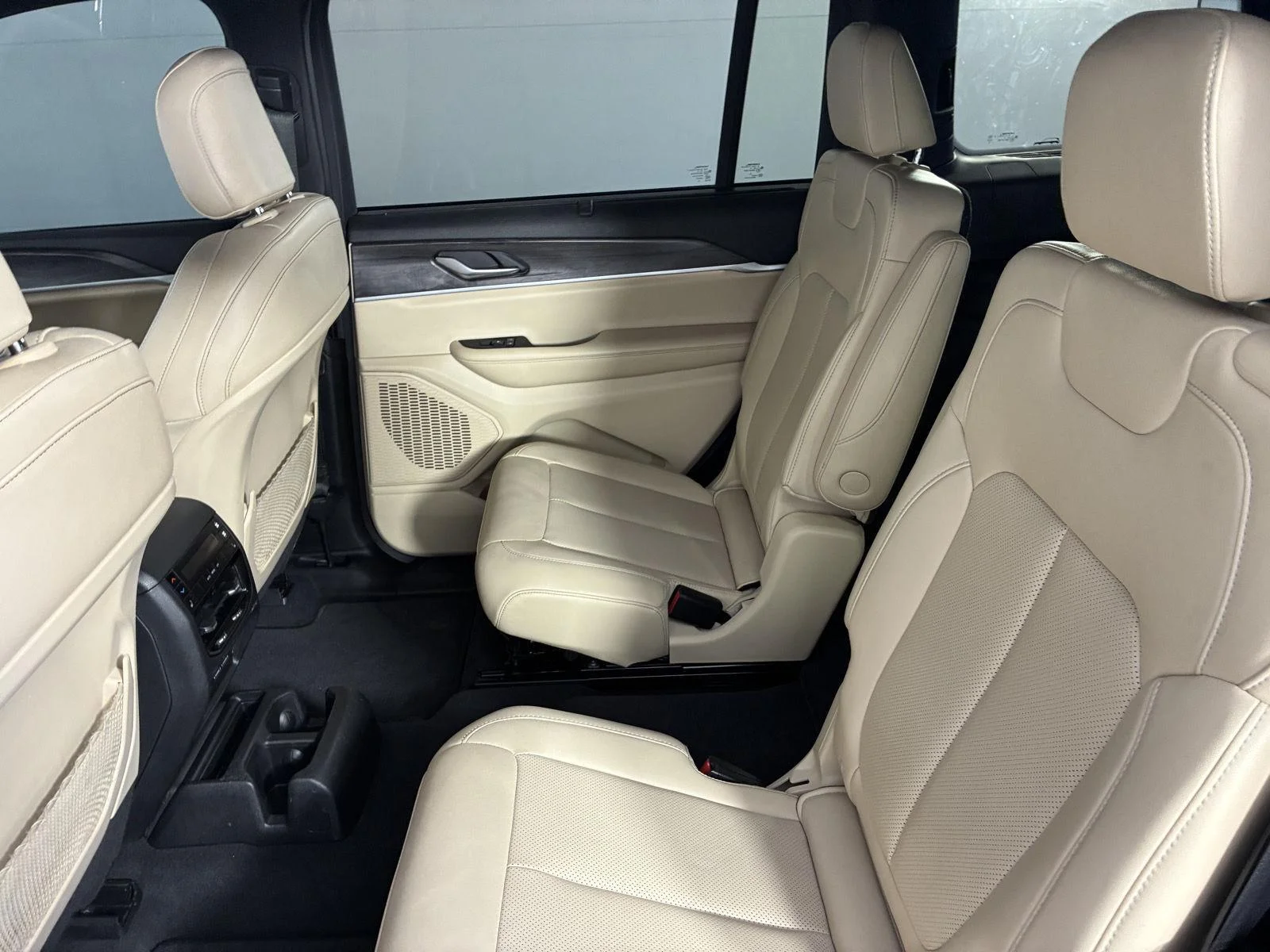 Used 2023 Bright White Clearcoat Jeep Limited image 22