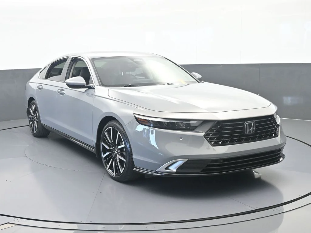 Used 2024 Solar Silver Metallic Honda Touring image 9