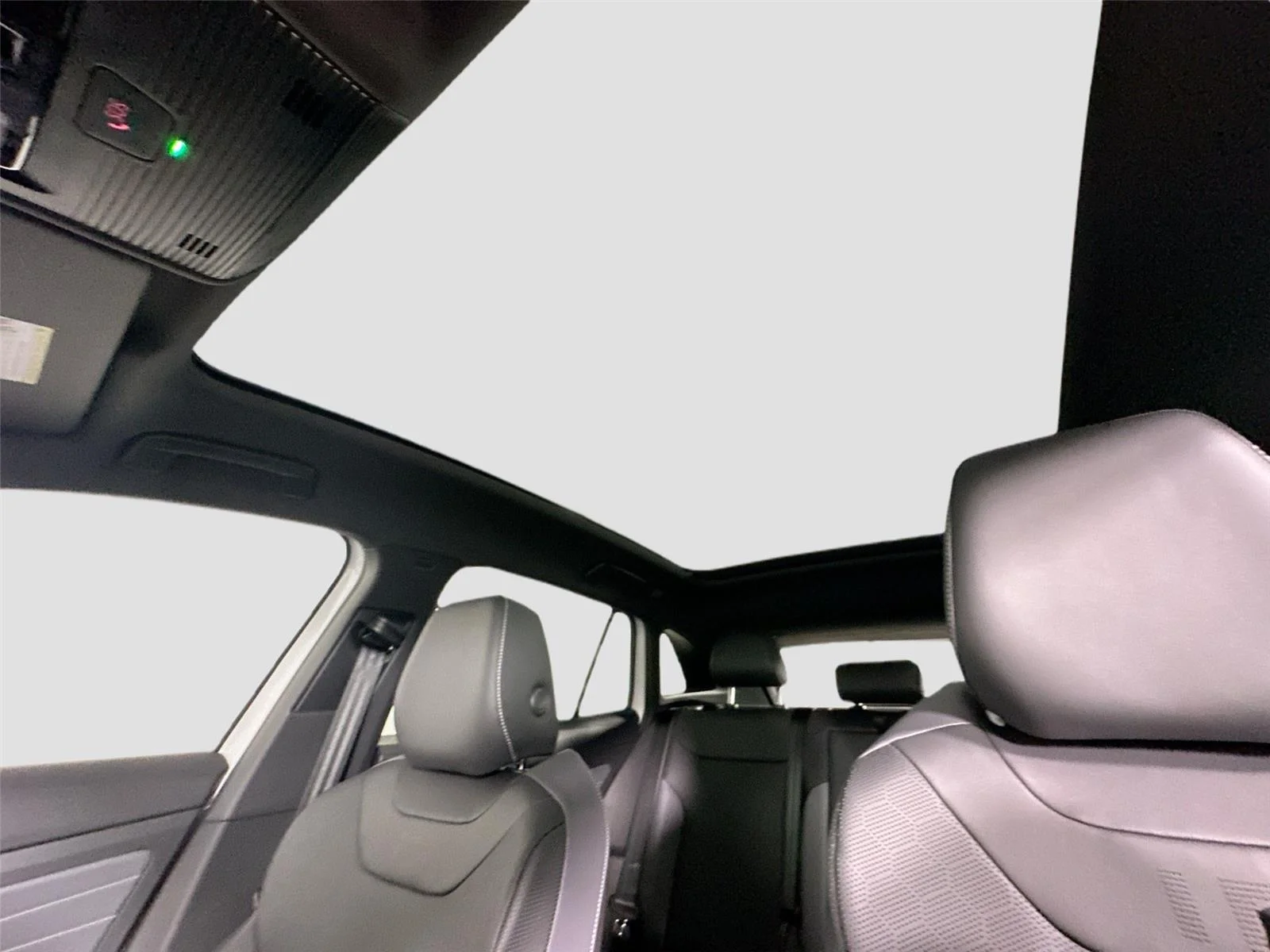 New 2025 opal white pearl Volkswagen Pro S image 21