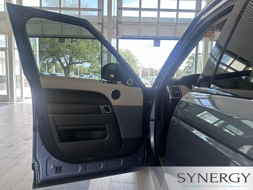 Used 2018 Byron Blue Metallic Land Rover HSE image 25