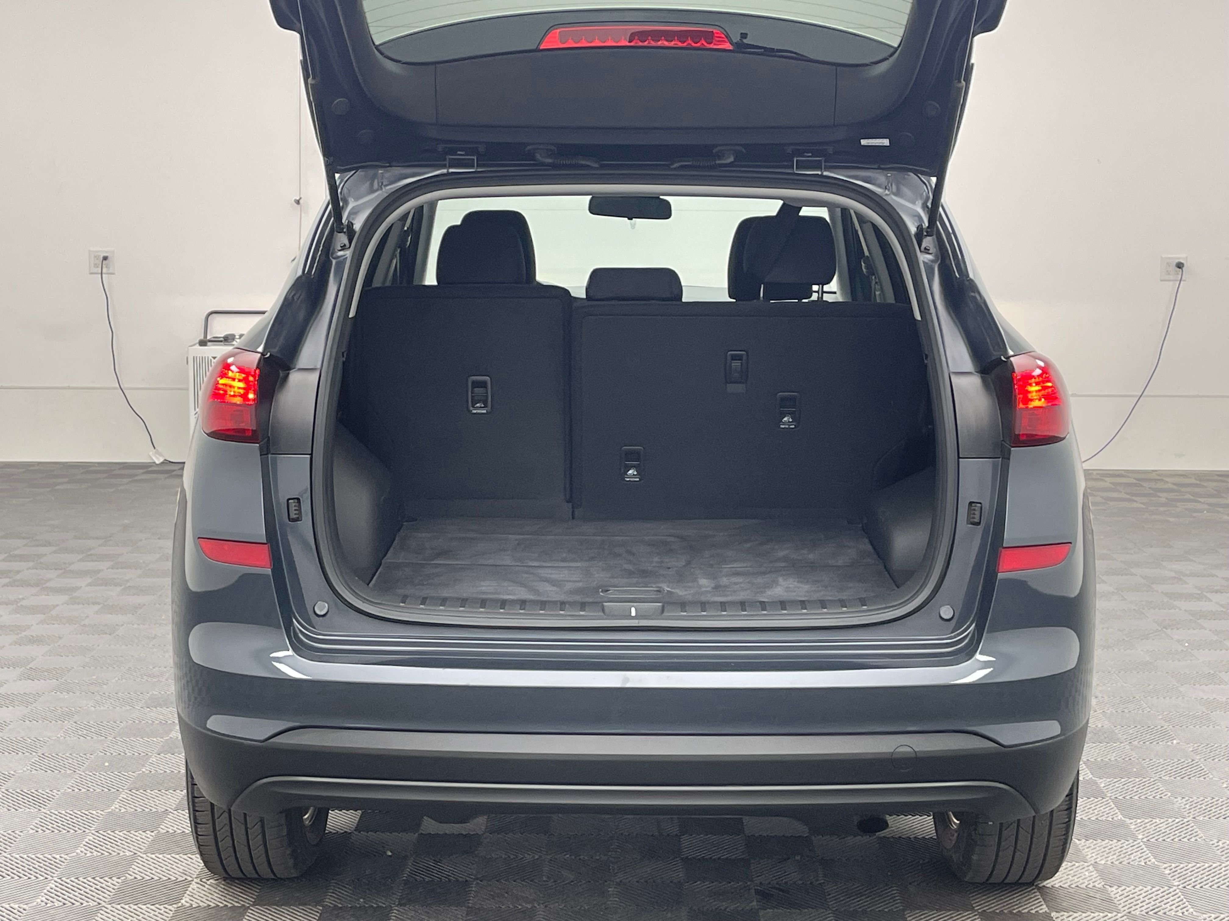 Used 2021 Dusk Blue Hyundai SE image 8