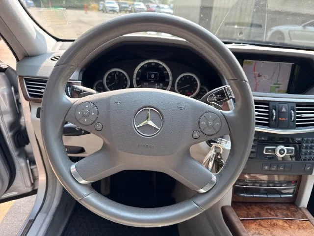 Used 2012 Quartz Blue Metallic Mercedes-Benz E 350 image 18