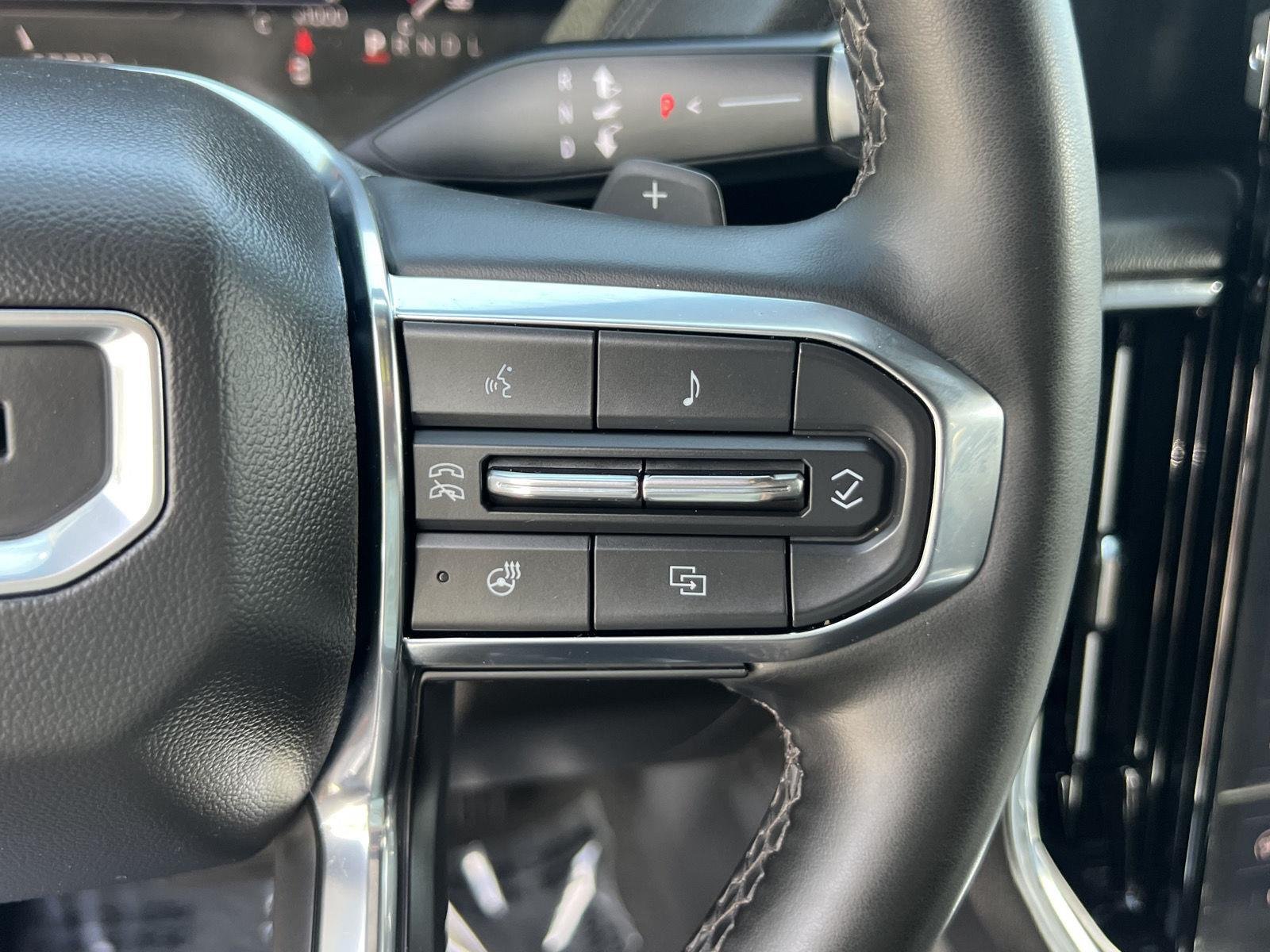 2025 GMC Yukon Denali - Photo 36