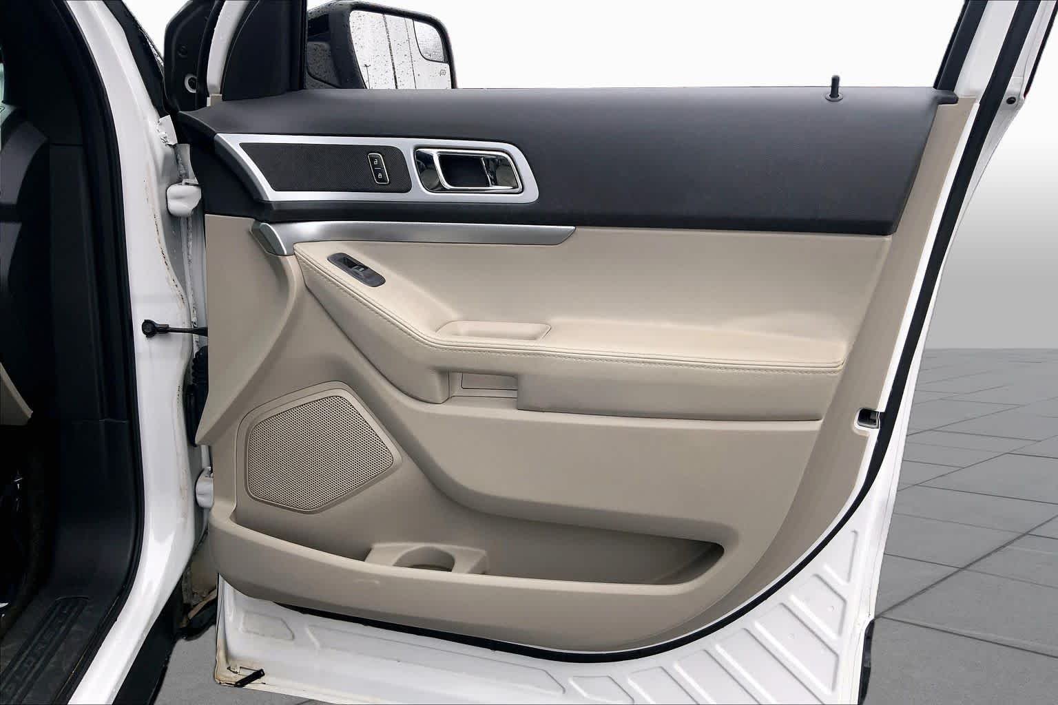 Used 2012 White Platinum Metallic Tri-coat Ford XLT image 21