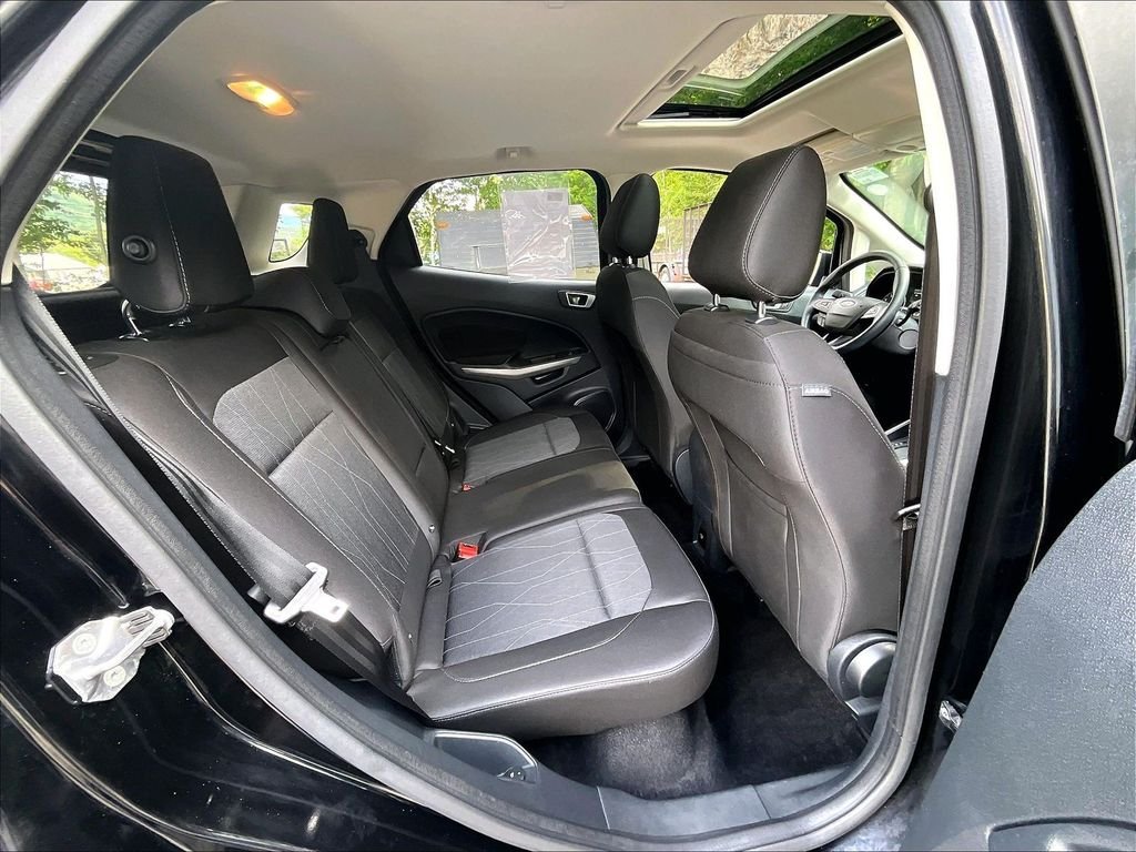 Used 2019 Shadow Black Ford SE image 16