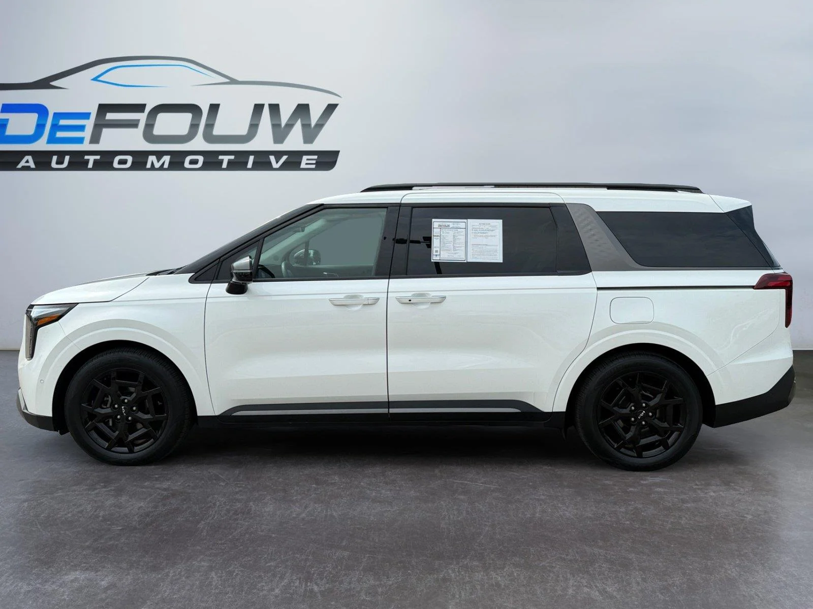 Used 2025 Snow White Pearl Kia SX Prestige image 6
