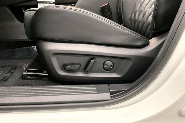 2025 Nissan Rogue Platinum - Photo 30