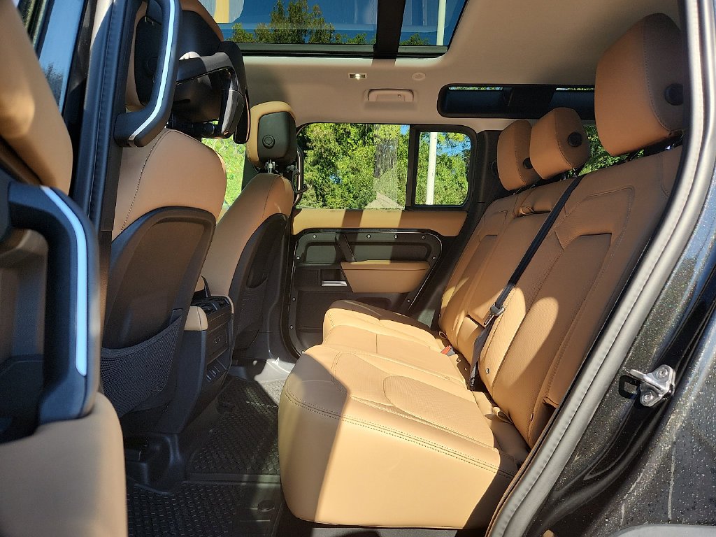 New 2026 Santorini Black Land Rover S image 5