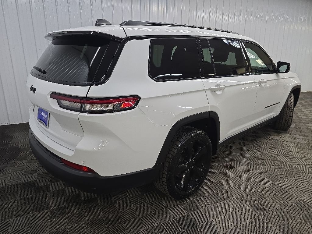 Used 2023 Bright White Clearcoat Jeep Altitude image 10