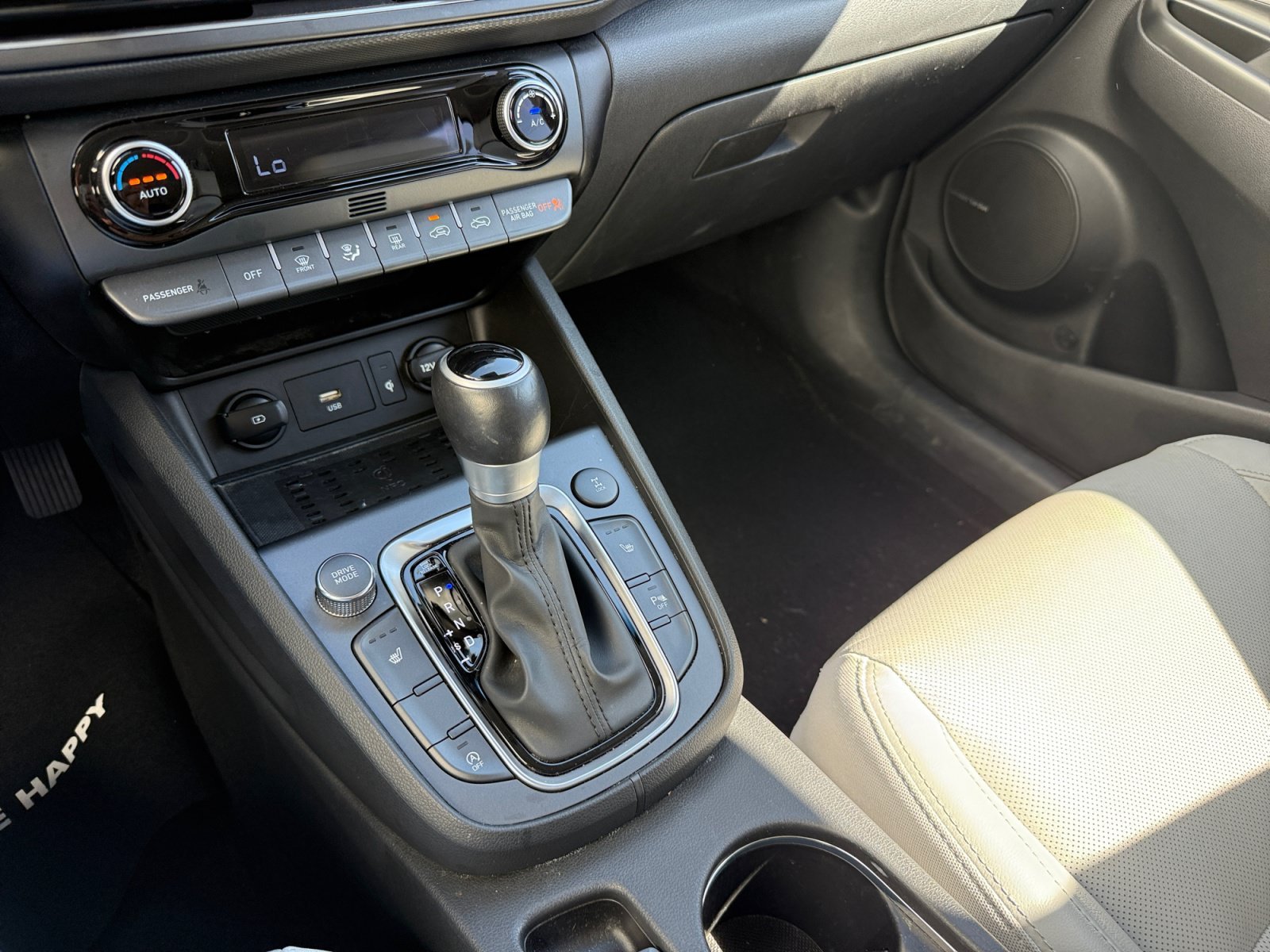 Used 2023 Lunar White HYUNDAI Limited image 13