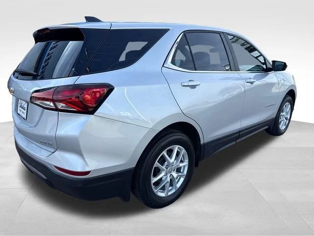 Used 2022 Silver Ice Metallic Chevrolet LT image 6