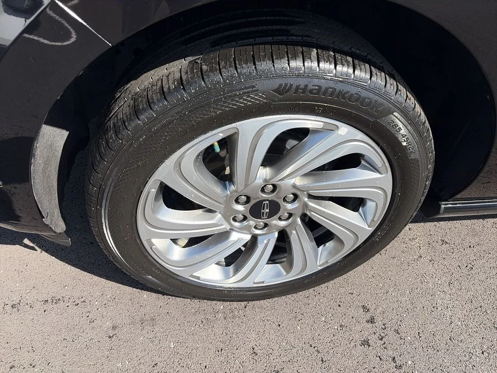Used 2024 Black Lincoln Reserve image 10