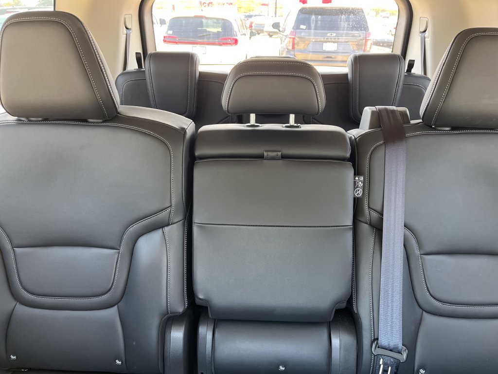 Used 2025 White Nissan SV image 21