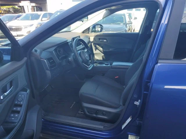 Used 2023 Blue Nissan SV image 9