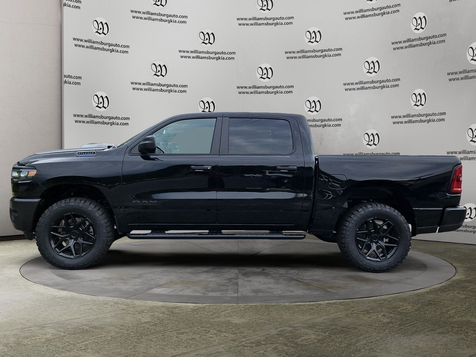 New 2026 Diamond Black Crystal Pearl-Coat Exterior Paint RAM Tradesman image 2