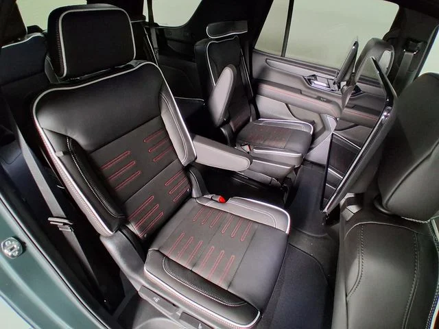 2026 GMC Yukon AT4 Ultimate - Photo 16