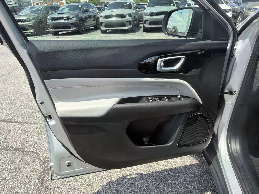 Used 2025 Silver Jeep Limited image 17