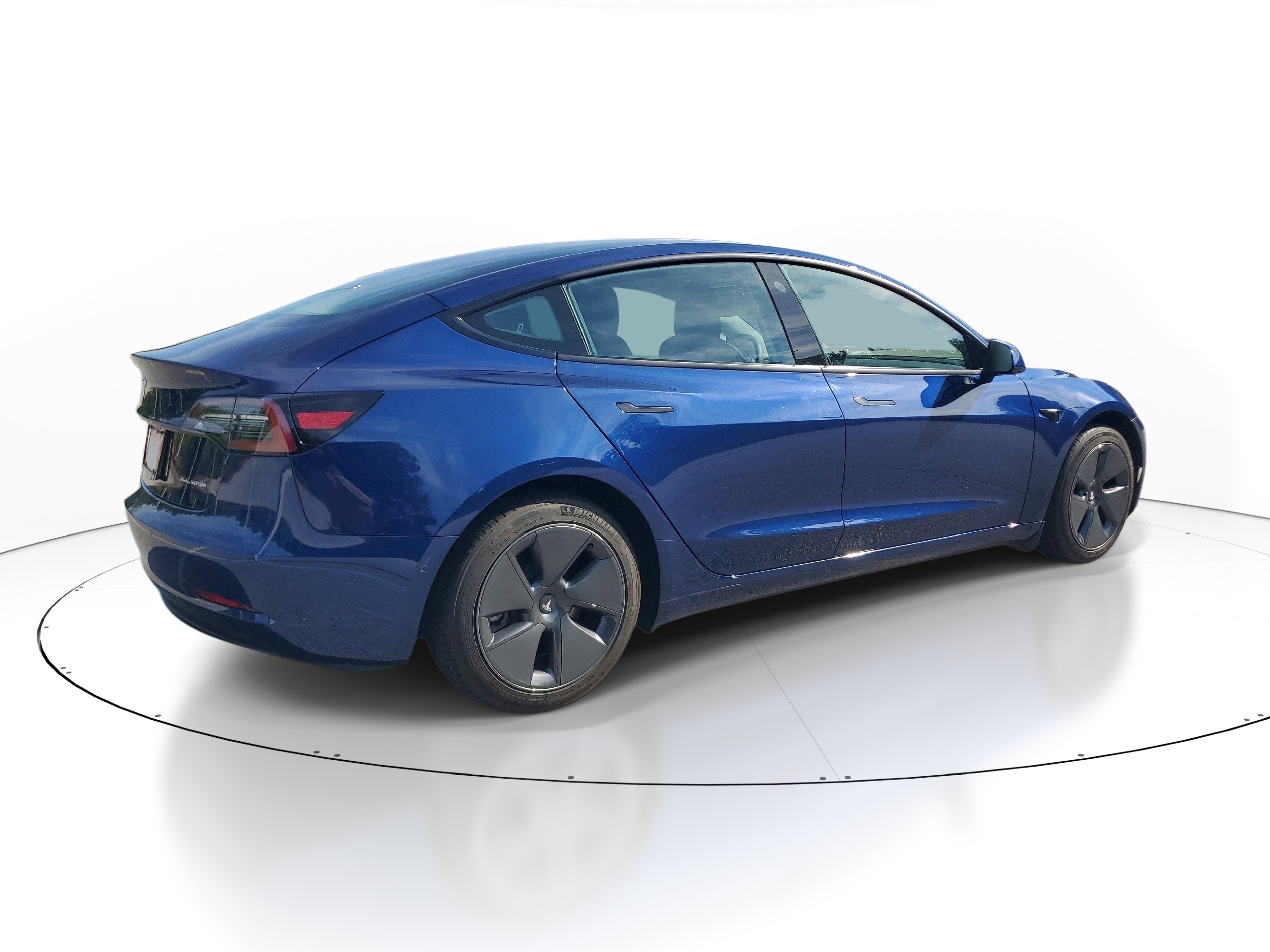 Used 2022  Tesla Long Range image 4