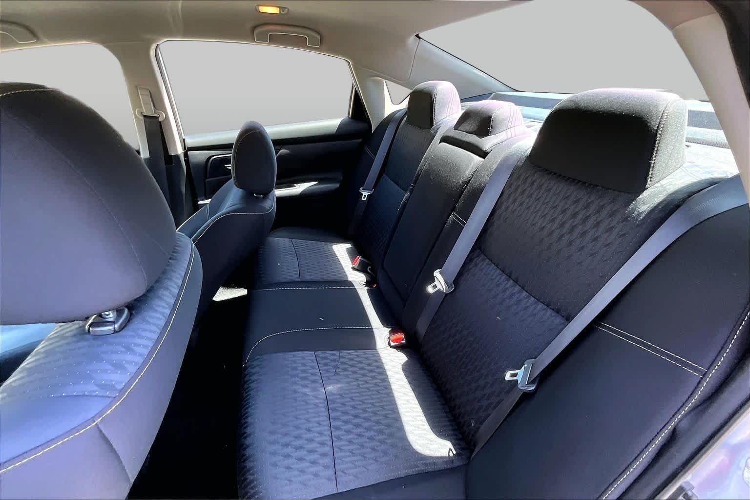 Used 2018 Brilliant Silver Nissan 2.5 S image 23