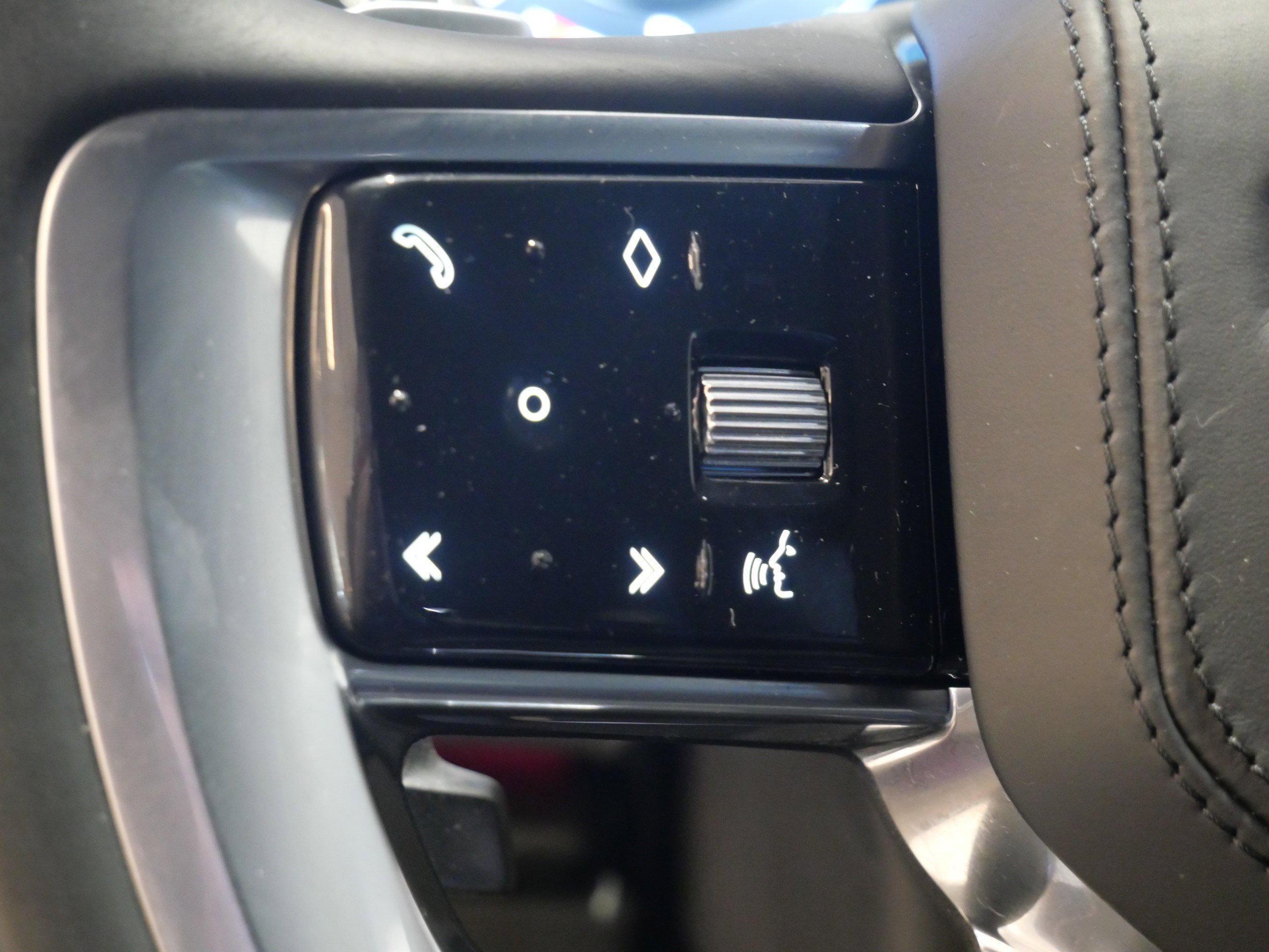 Used 2023 Sunrise Copper SV Bespoke Ultra Met Satin Land Rover SV image 31