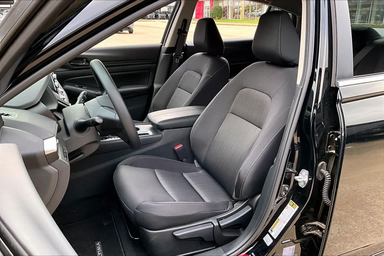 Used 2025 Super Black Nissan S image 8